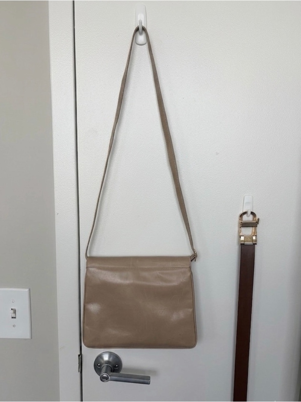 Vintage Salvatore Ferragamo Taupe Leather Flap Shoulder Crossbody Bag Handbag - Picture 3 of 11